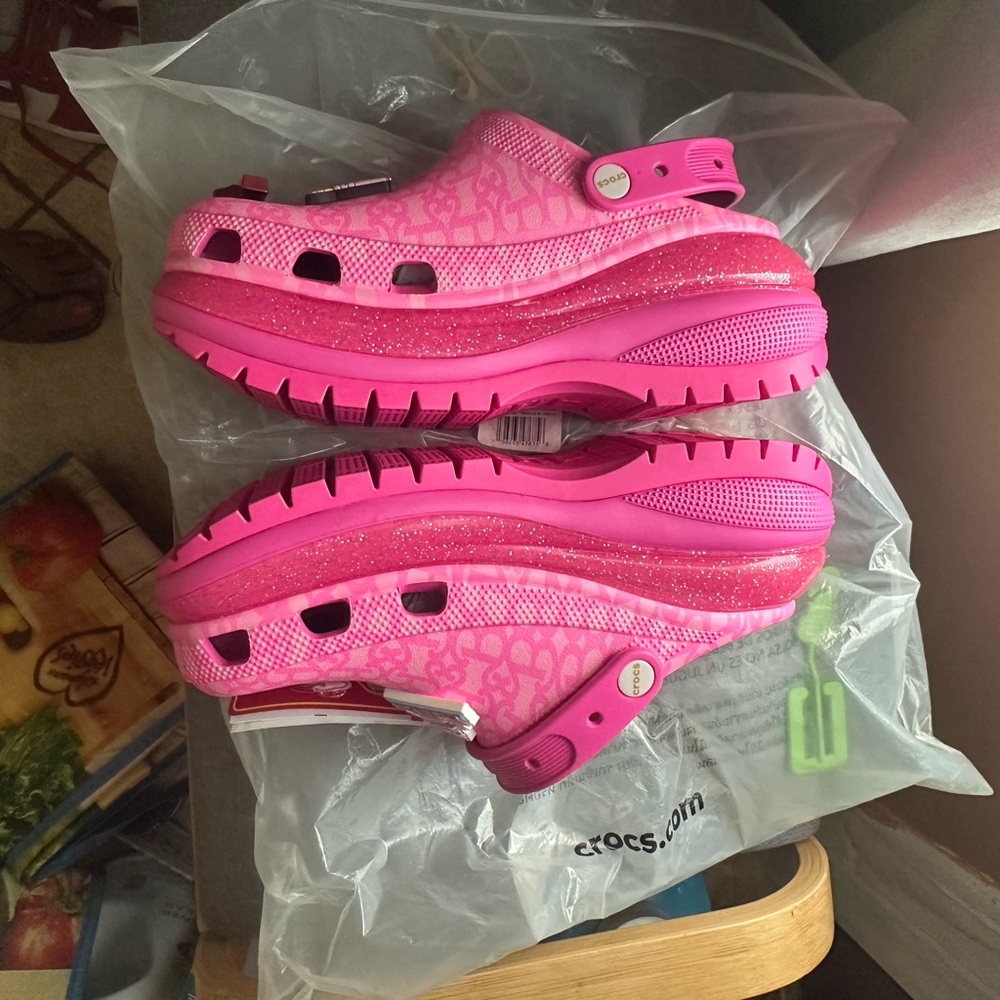 CROCS Barbie The Movie Mega Crush Pink Adult Clogs - BRAND NEW UNWORN - Picture 6 of 9